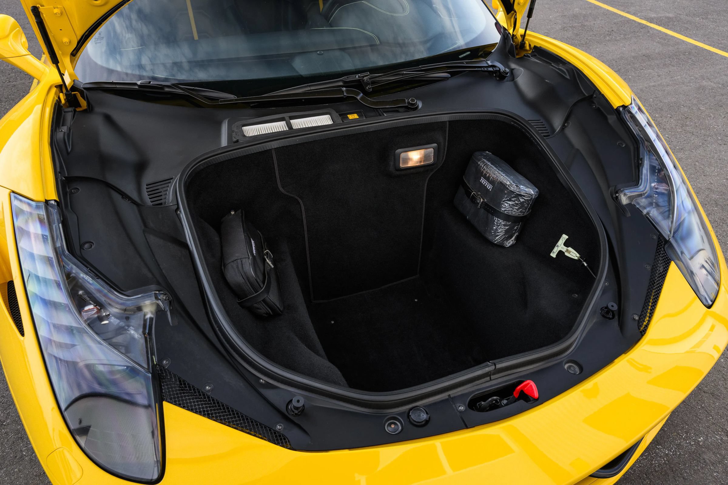 Used 2010 Ferrari 458 Italia Coupe RWD image 39