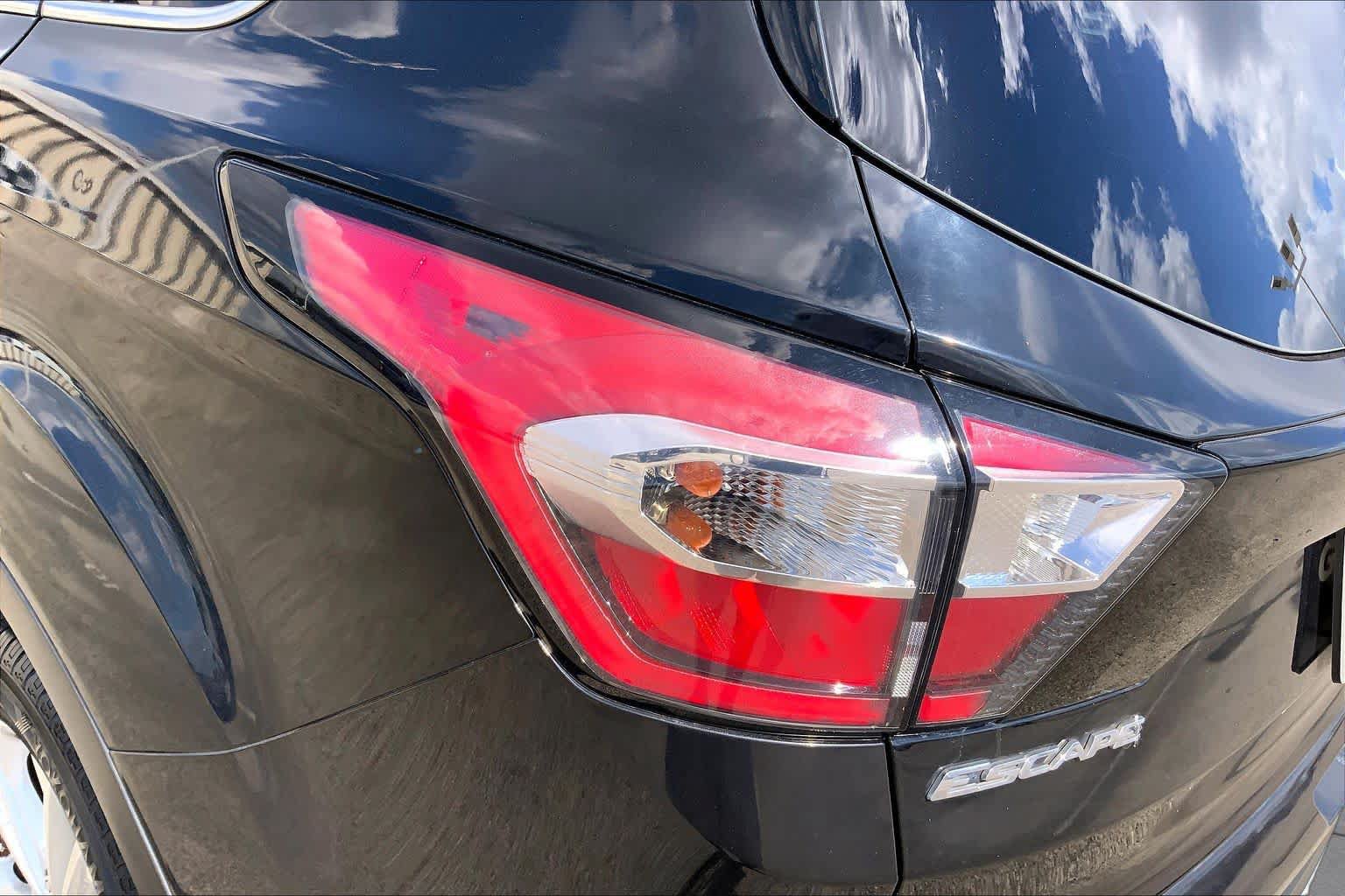 Used 2017 Ford Escape SE w/ Equipment Group 201A FWD image 26