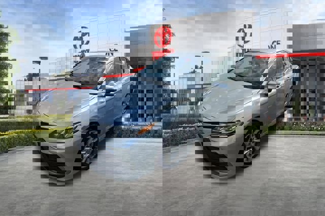 Used 2024 Toyota Camry LE image 3