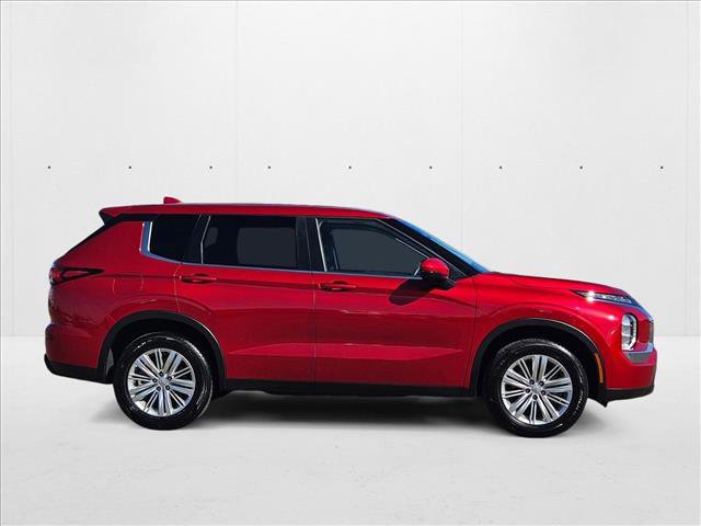 Used 2024 Mitsubishi Outlander ES image 4