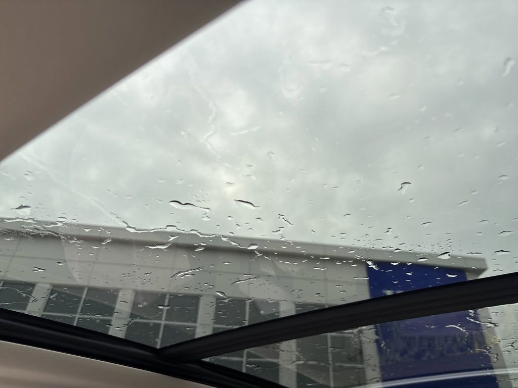 Certified 2024 Volvo XC60 T8 Ultimate w/ Protection Package Premier image 25