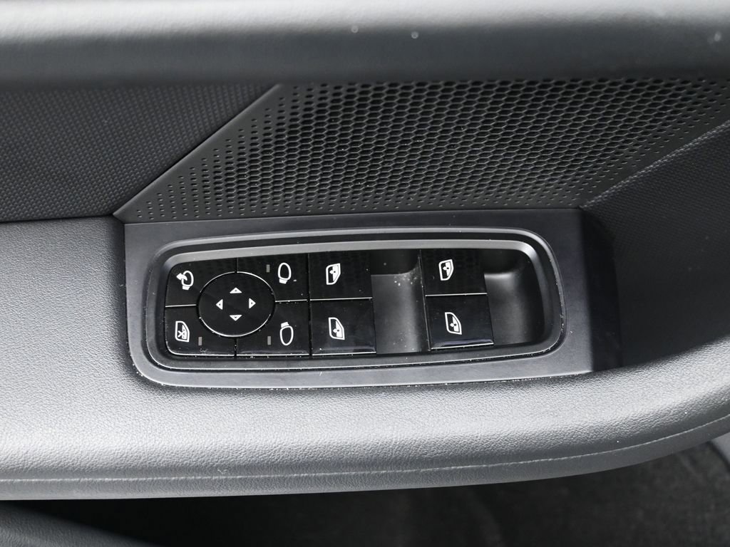 Used 2020 Porsche Taycan 4S image 17