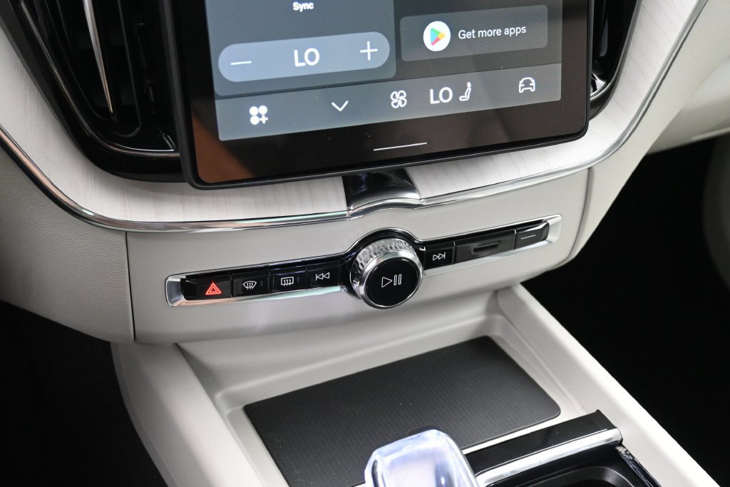 New 2027 Volvo XC60 B5 Ultra AWD/4WD image 15