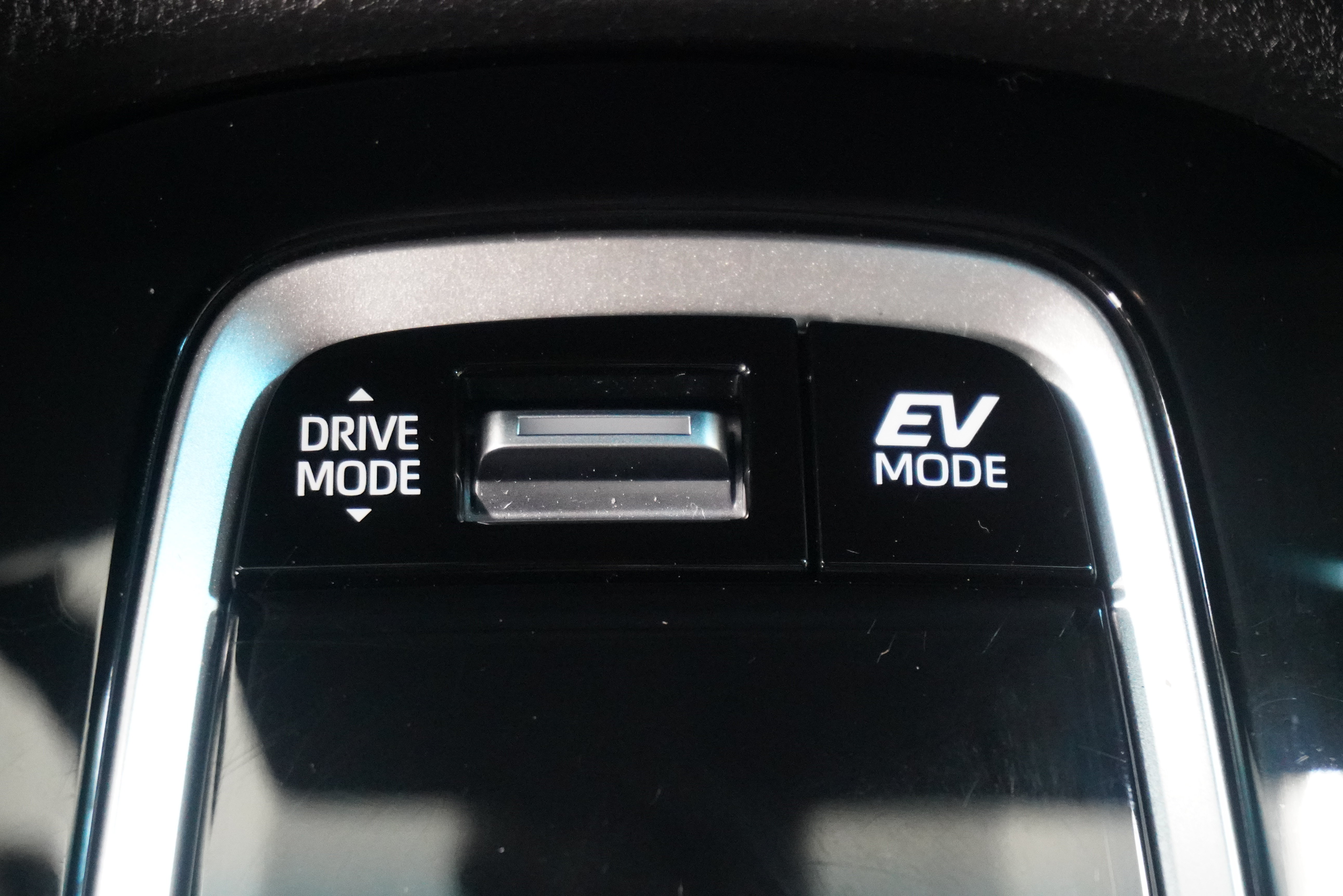 Used 2023 Toyota Corolla Cross AWD Hybrid w/ Moonroof Package image 22