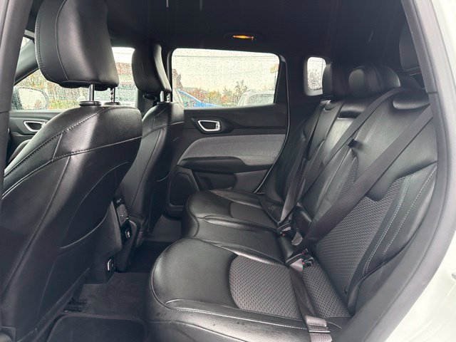 Used 2025 Jeep Compass Latitude AWD/4WD image 16