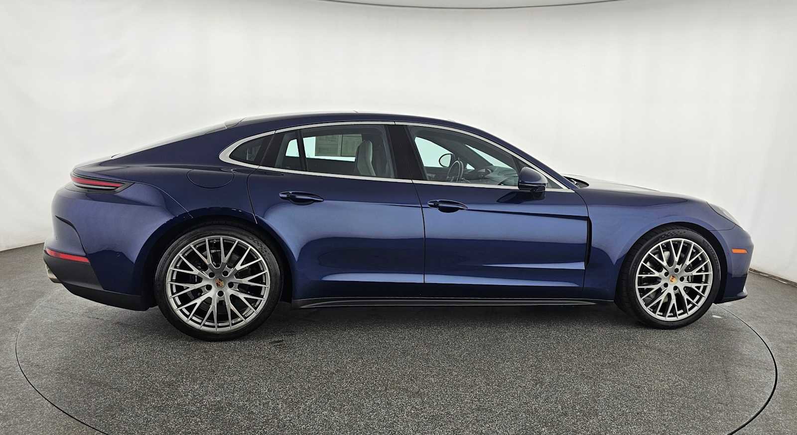 Used 2024 Porsche Panamera 4 image 16