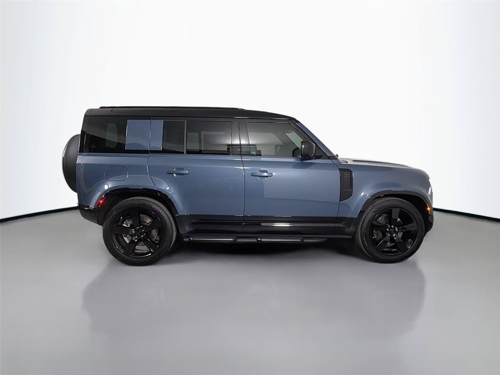 New 2026 Land Rover Defender 110 X-Dynamic SE AWD/4WD image 4