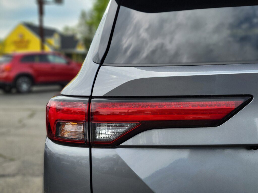 Used 2023 Mitsubishi Outlander SEL image 9