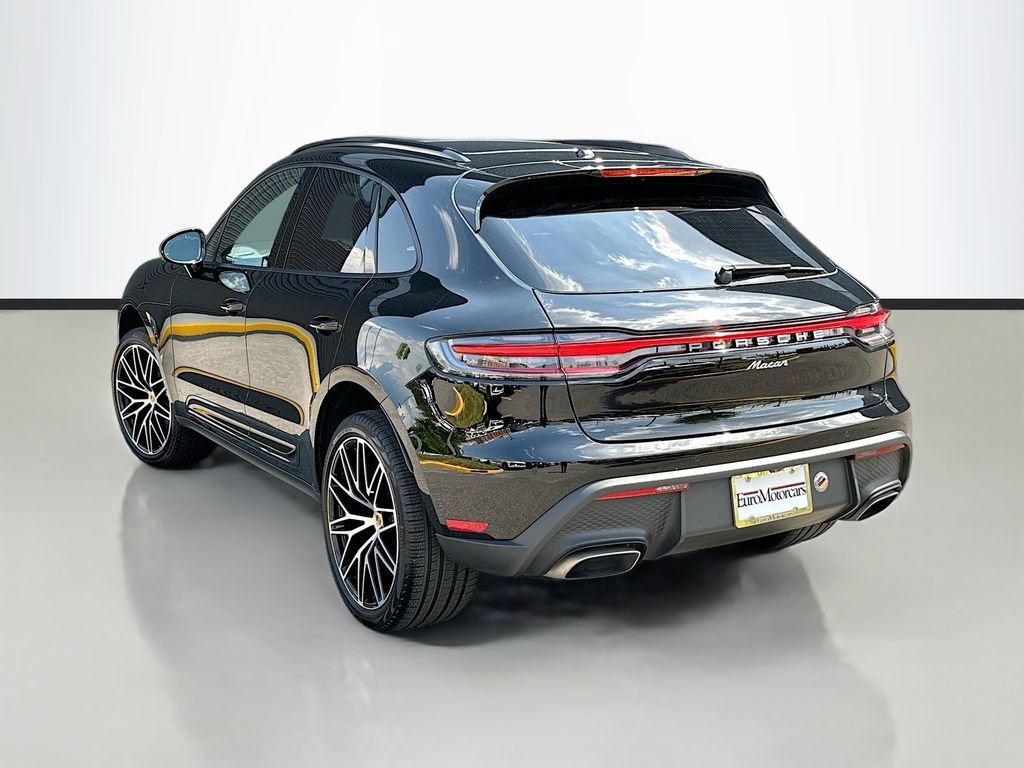 Certified 2026 Porsche Macan AWD/4WD image 3