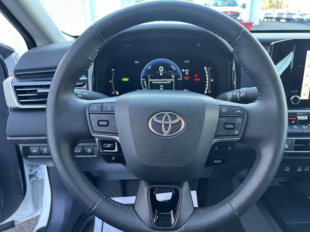 Used 2025 Toyota Camry LE w/ Convenience Package image 20