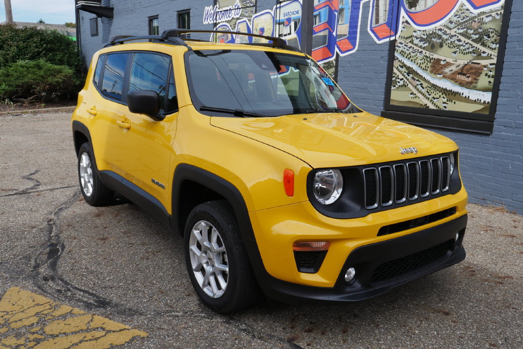 Used 2023 Jeep Renegade Latitude w/ Premium Group AWD/4WD image 24