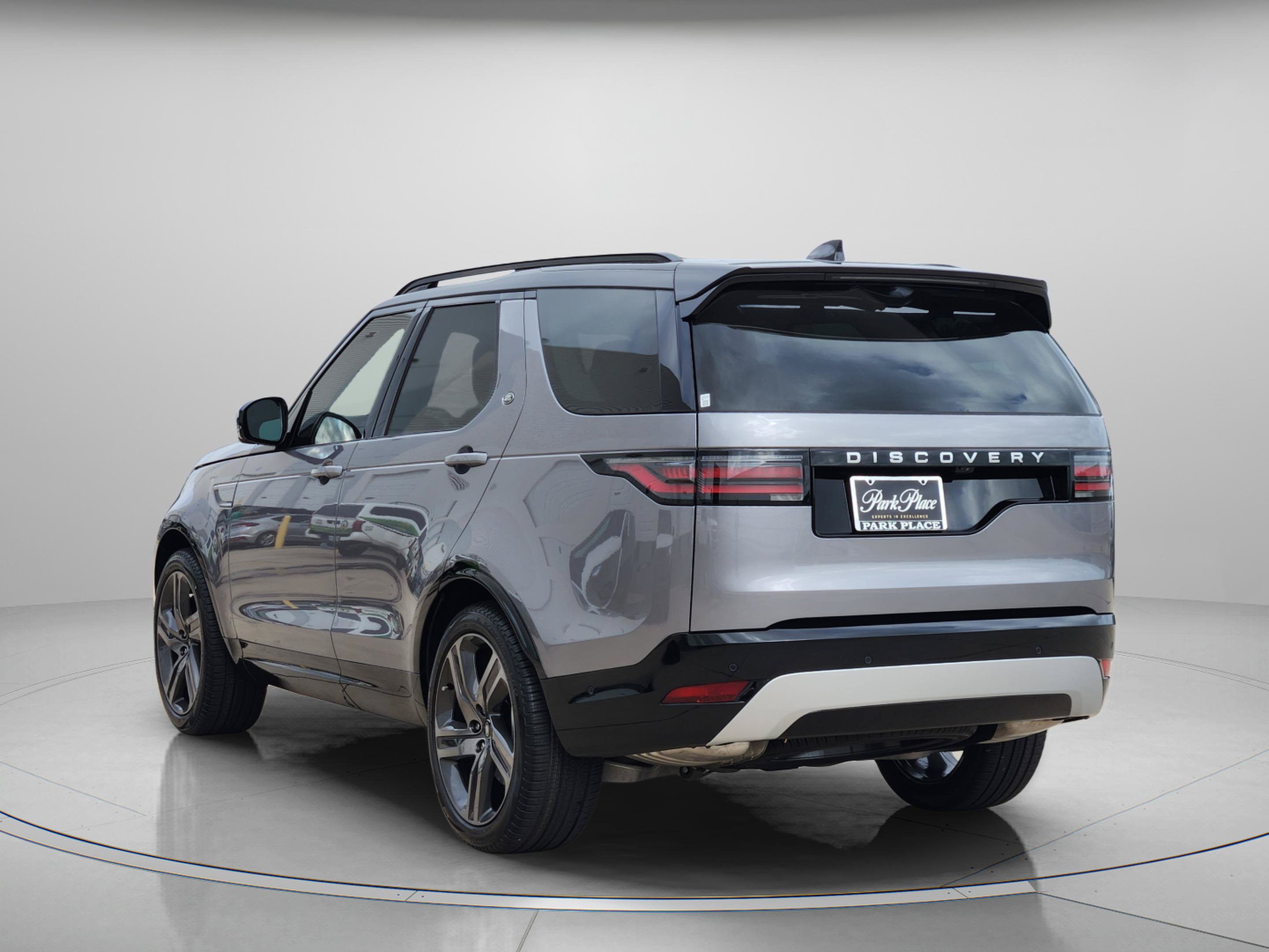 New 2026 Land Rover Discovery Limited Edition AWD/4WD image 3