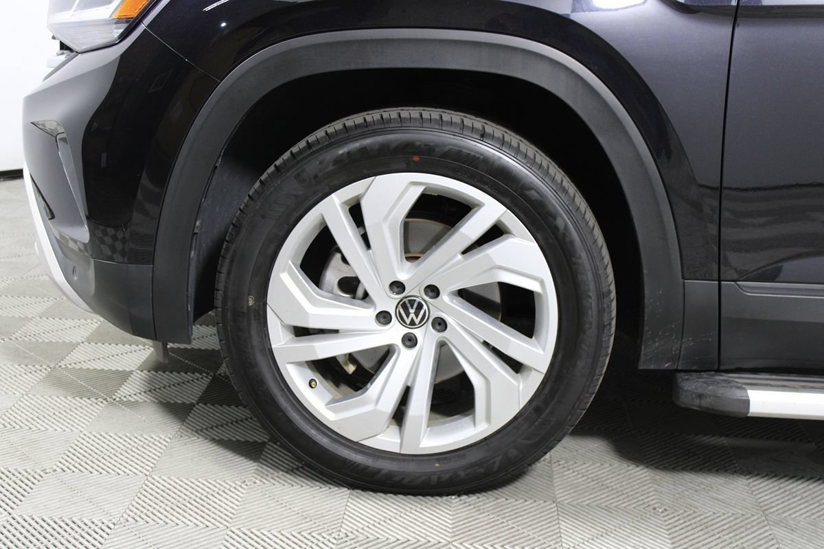 Used 2023 Volkswagen Atlas SE w/ Panoramic Sunroof Package FWD image 9