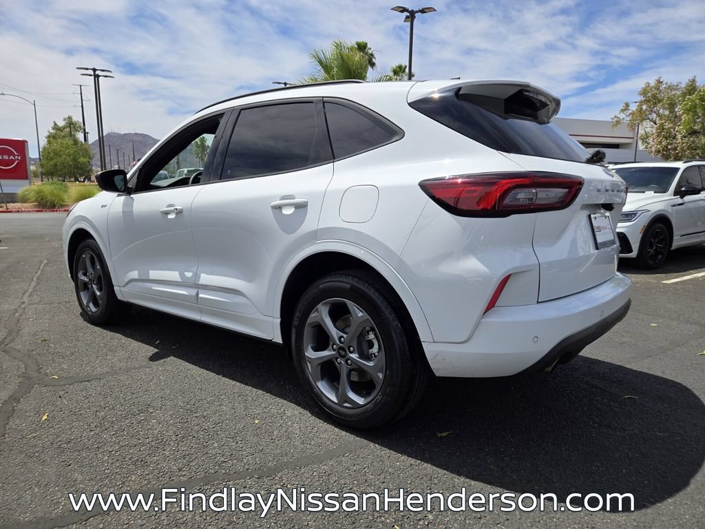 Used 2023 Ford Escape ST-Line w/ Tech Pack #1 AWD/4WD image 4