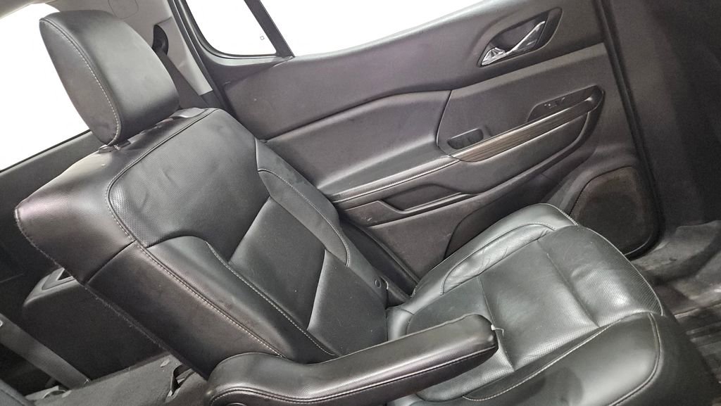 Used 2019 GMC Acadia SLT w/ Black Edition image 14