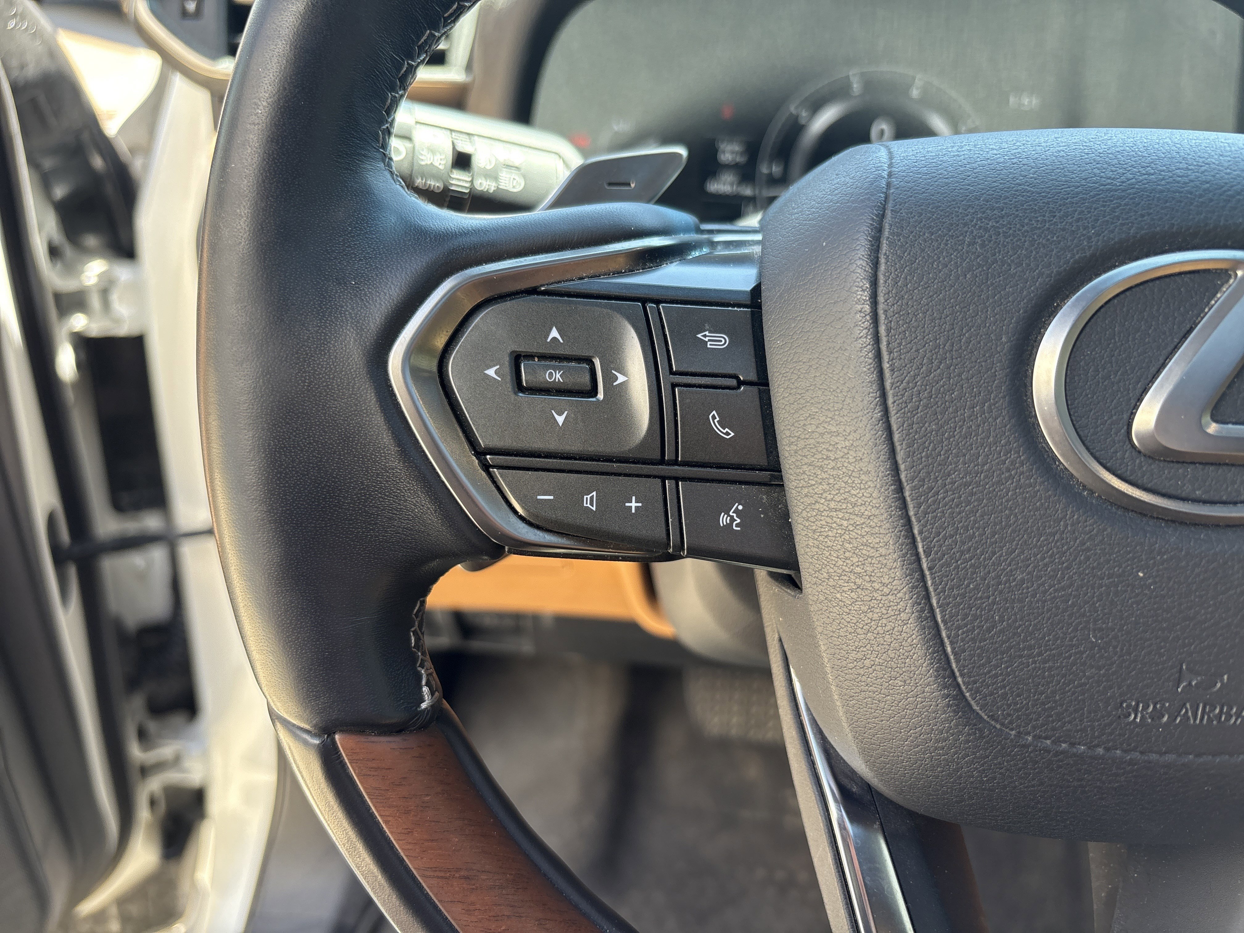 Used 2023 Lexus LX 600 4WD w/ Appearance Package image 19