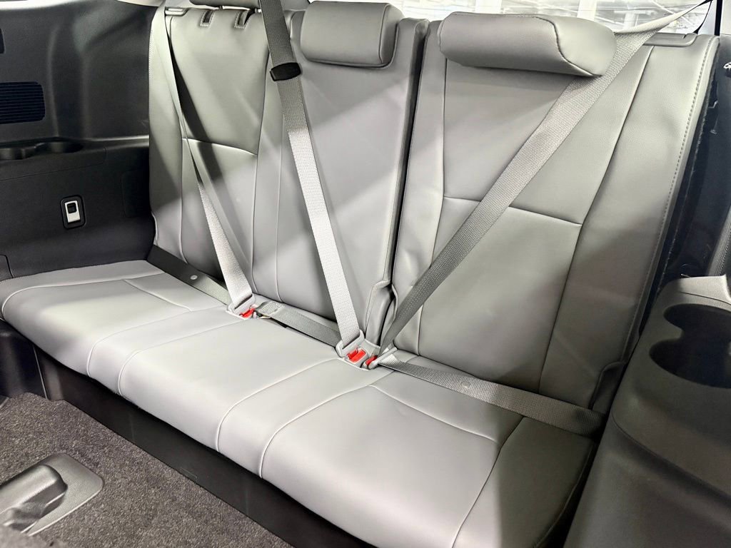 Used 2026 Toyota Highlander Platinum image 38
