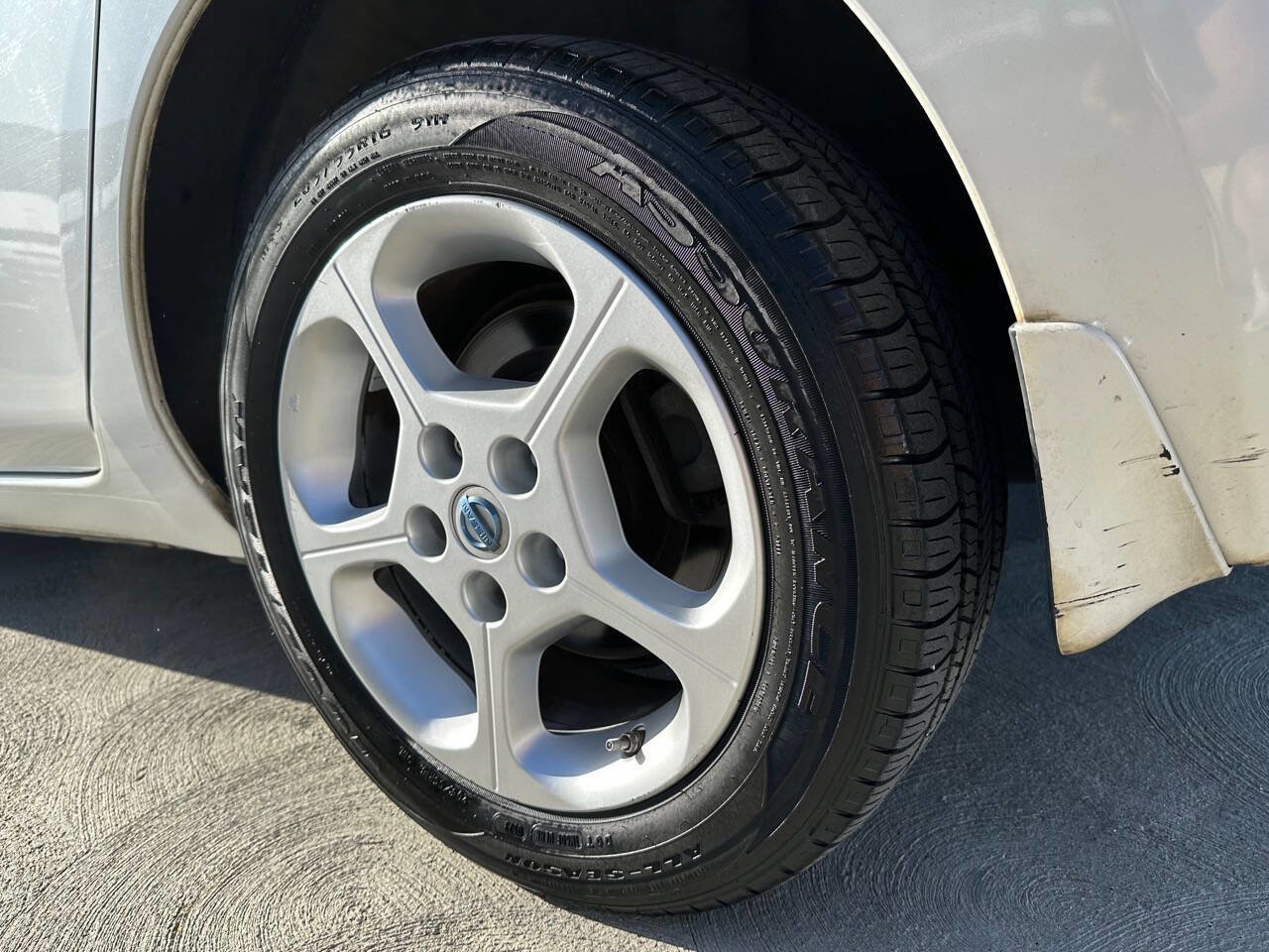 Used 2013 Nissan Leaf SV FWD image 5