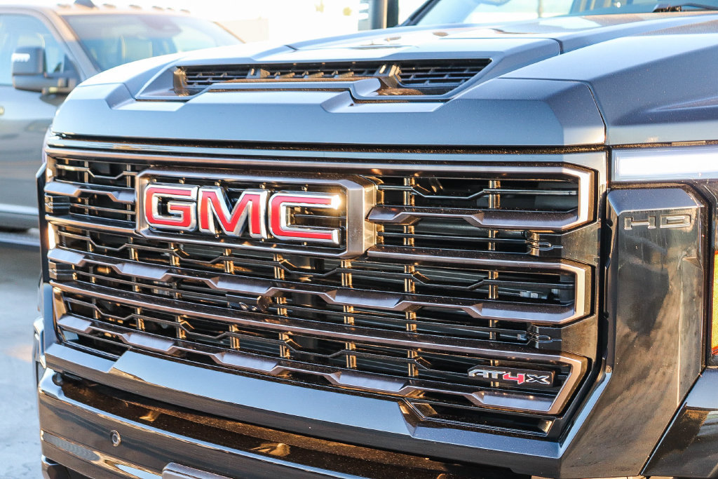Used 2026 GMC Sierra 2500 AT4X AWD/4WD image 6
