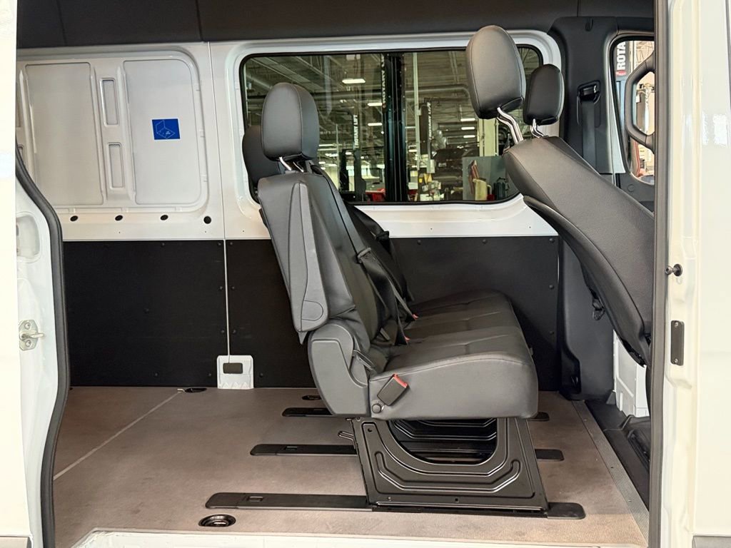 Used 2024 Mercedes-Benz Sprinter 2500 image 23