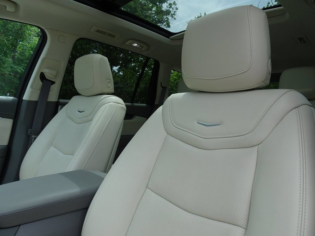 Used 2024 Cadillac XT6 Premium Luxury w/ Technology Package AWD/4WD image 10