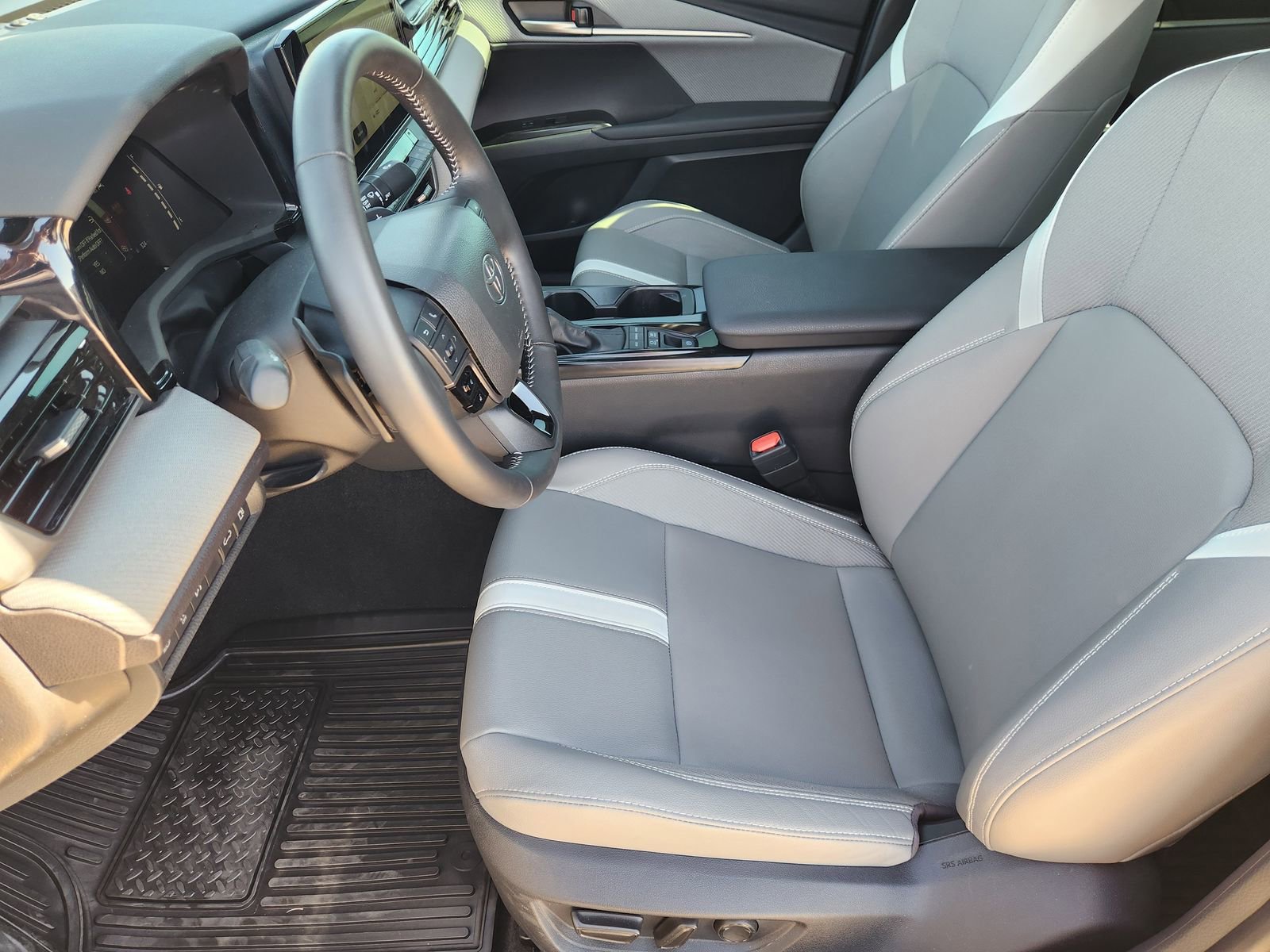 Used 2025 Toyota Camry SE w/ Multimedia Upgrade Package image 16