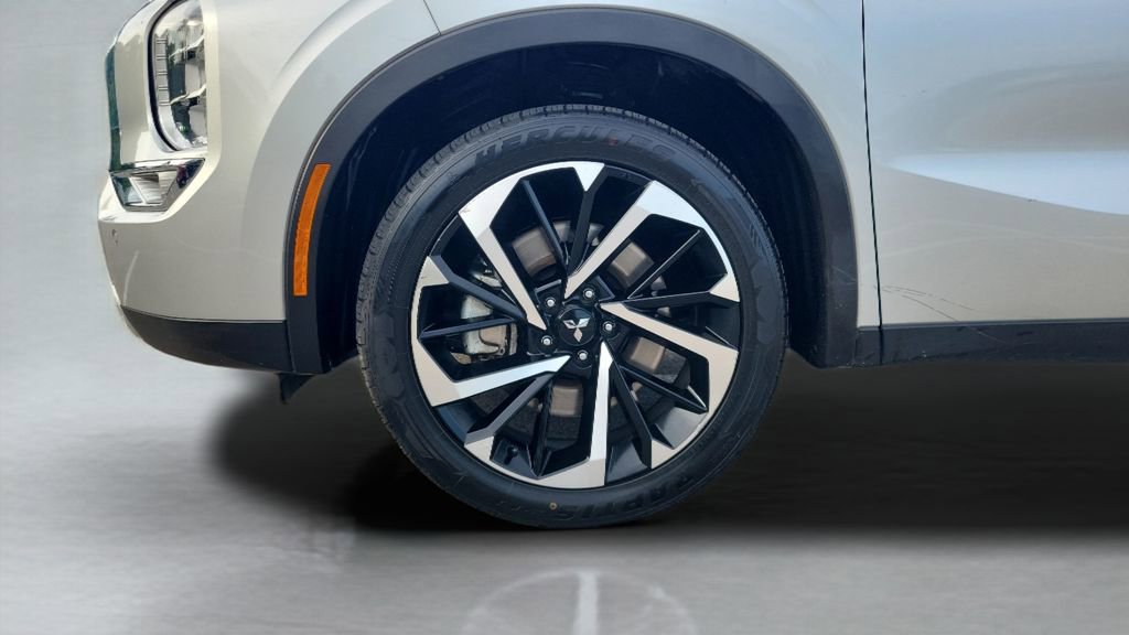 Used 2024 Mitsubishi Outlander SE Black Edition FWD image 31