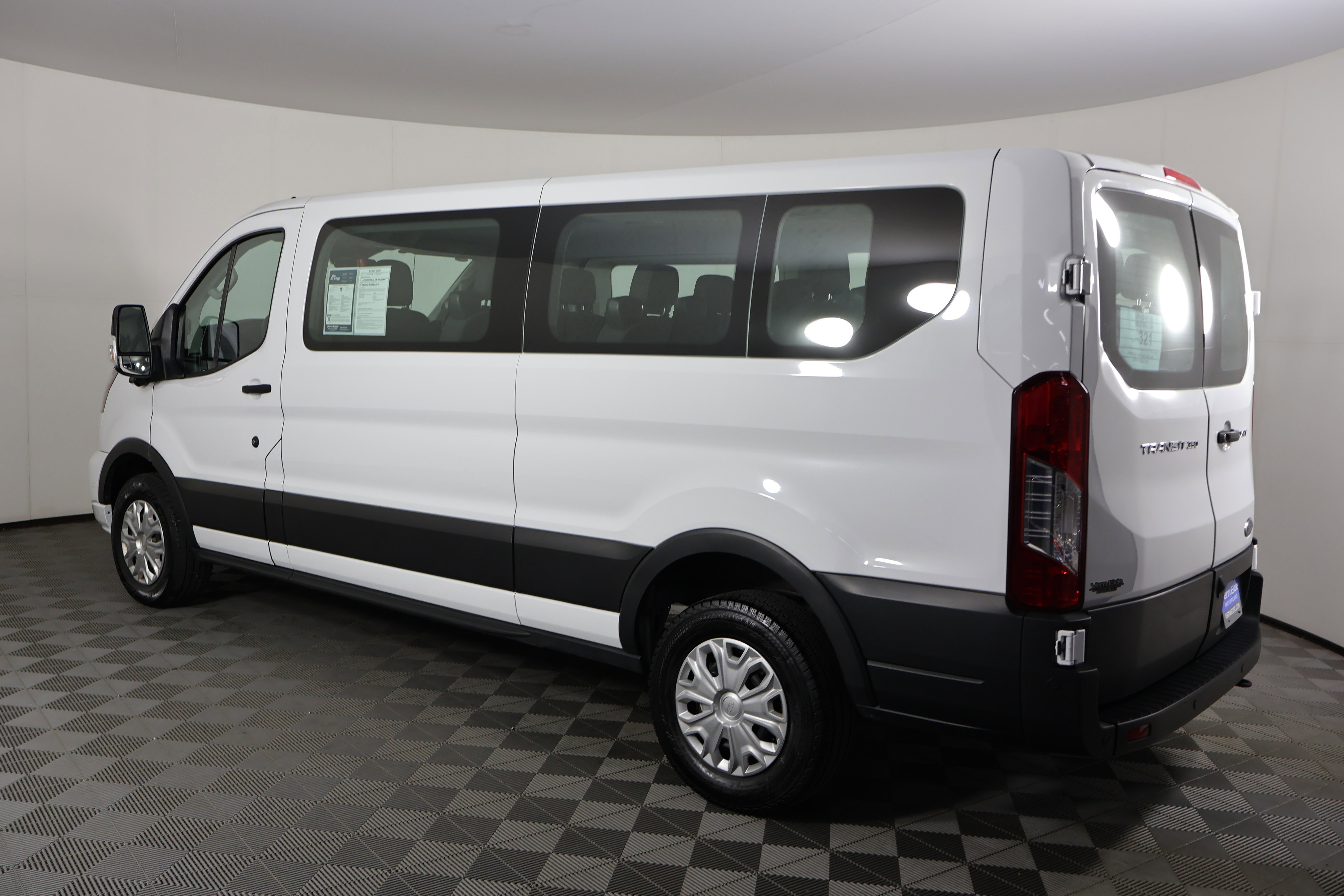 Used 2023 Ford Transit 350 XLT image 8