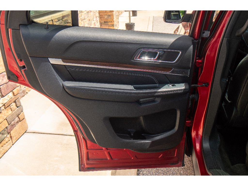 Used 2018 Ford Explorer Limited w/ Equipment Group 301A AWD/4WD image 17