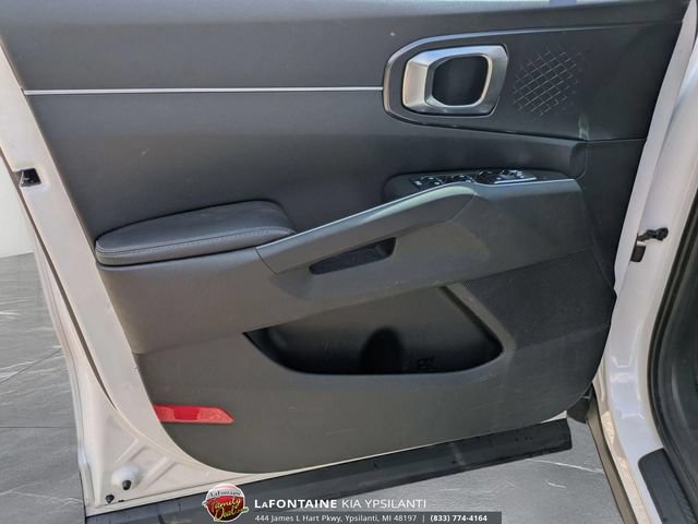 Certified 2025 Kia Sorento LX FWD image 14