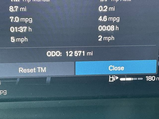 Used 2025 Volvo XC40 B5 Plus image 35