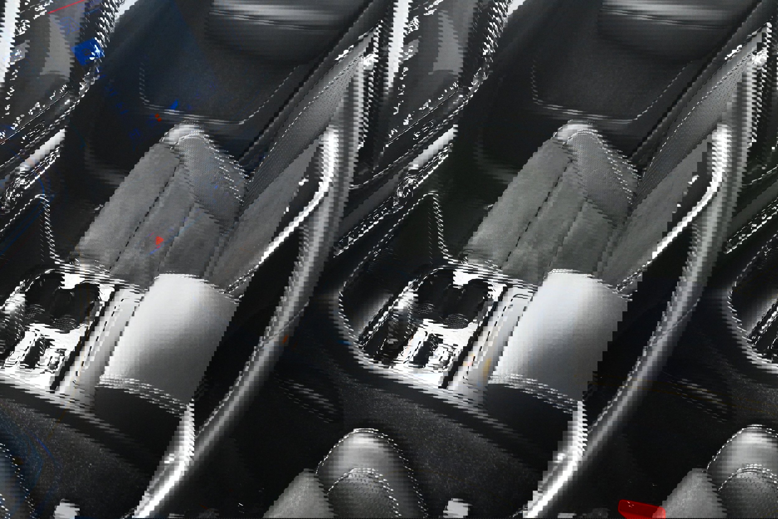 Used 2020 Volvo XC40 T5 R-Design image 22