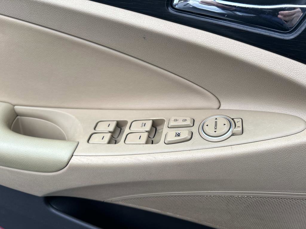 Used 2013 Hyundai Sonata Limited w/ Premium Pkg image 18