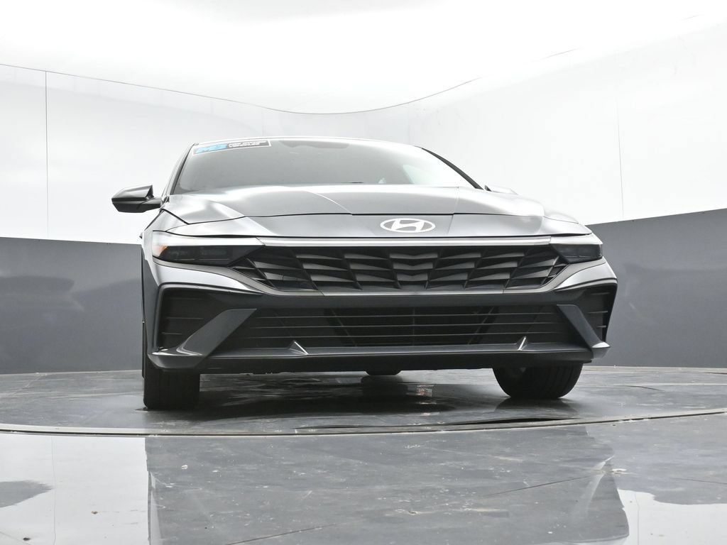 Certified 2025 Hyundai Elantra Sport FWD image 47