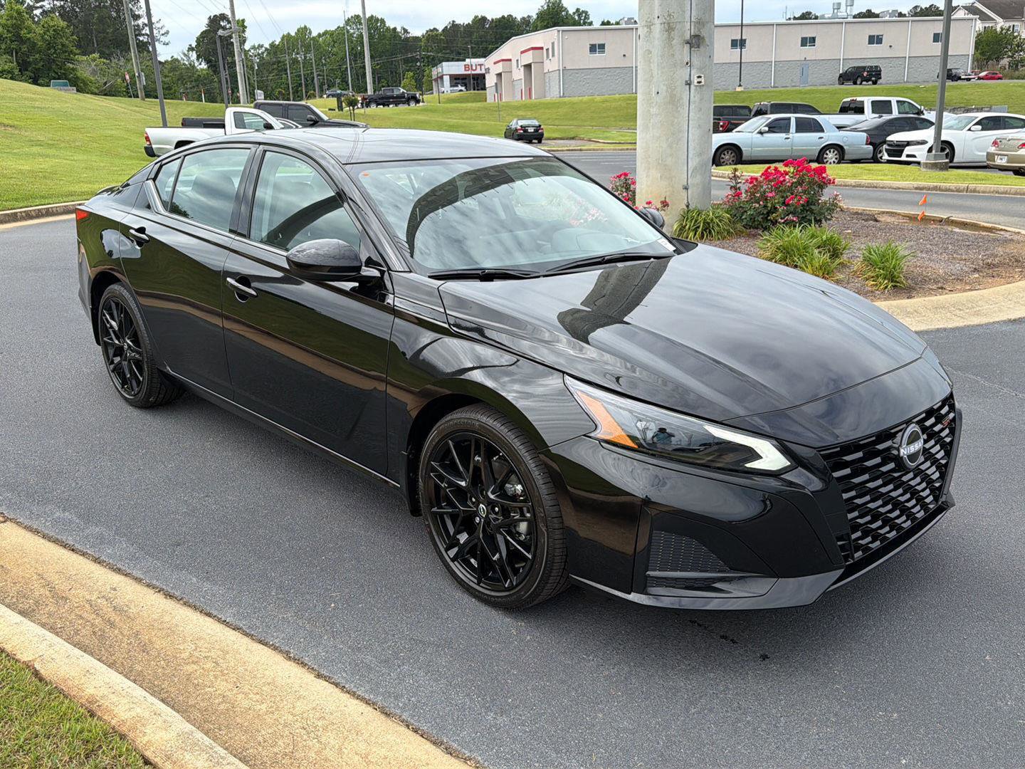 New 2026 Nissan Altima 2.5 SR w/ SR Midnight Edition Package FWD image 8