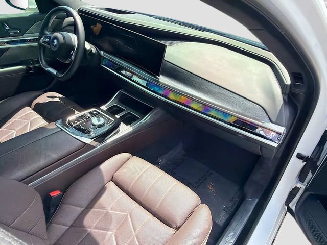 Used 2025 BMW i7 eDrive50 w/ Premium Package RWD image 13