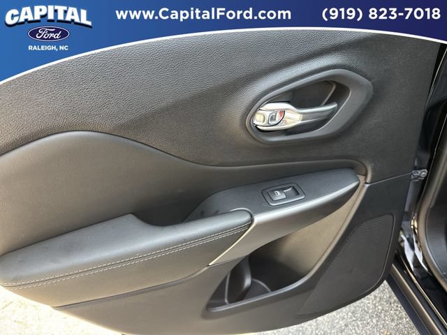 Used 2022 Jeep Cherokee Limited AWD/4WD image 17