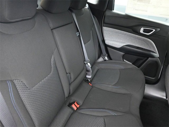 Used 2025 Jeep Compass Sport image 16