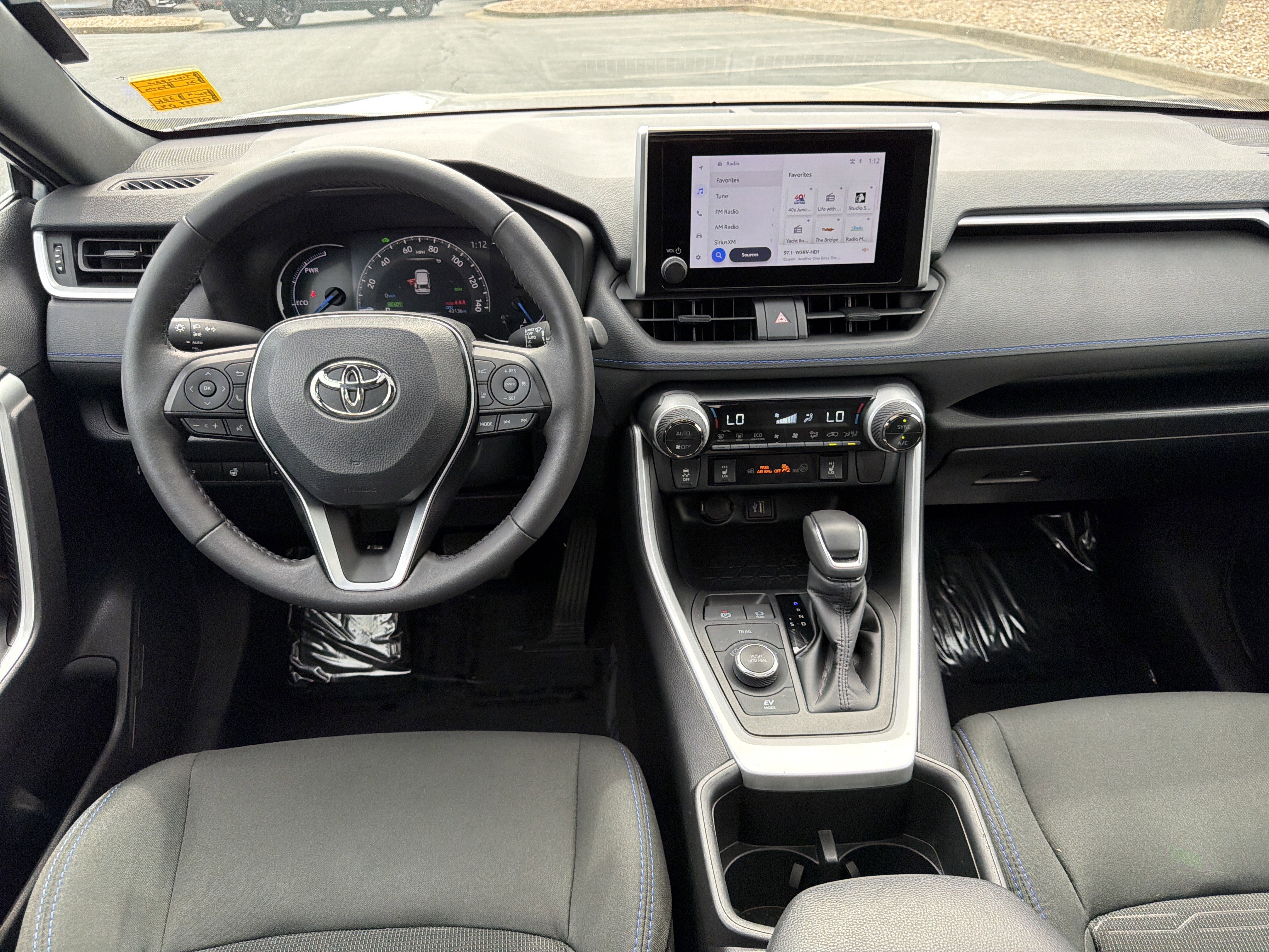 Used 2024 Toyota RAV4 SE w/ Convenience Package AWD/4WD image 23