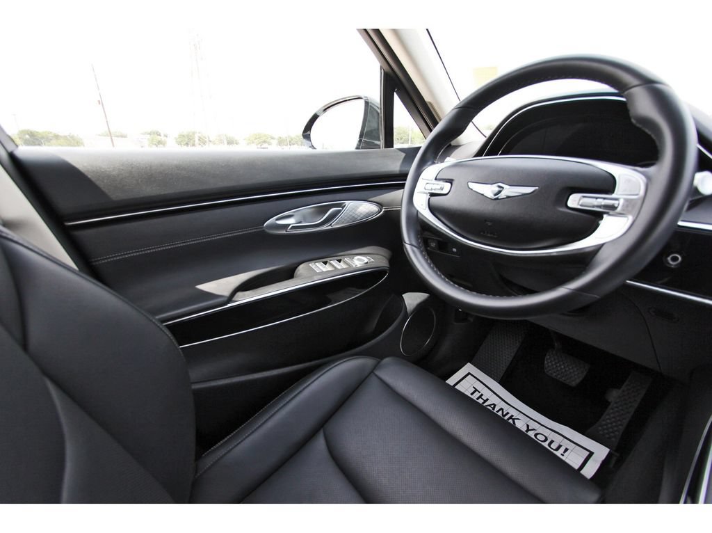 Used 2025 Genesis GV70 2.5T AWD/4WD image 9