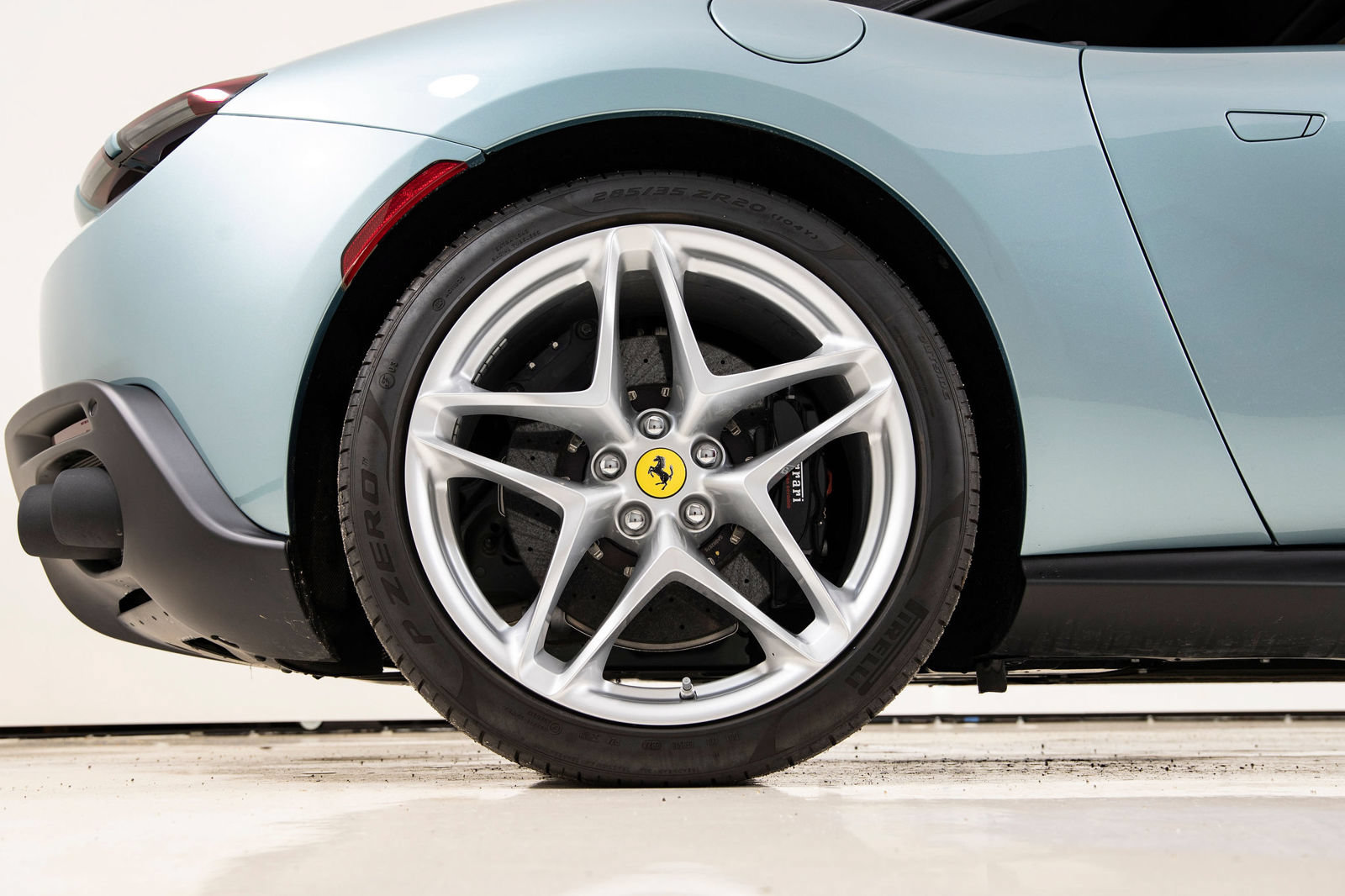 Certified 2025 Ferrari Roma Spider RWD image 20