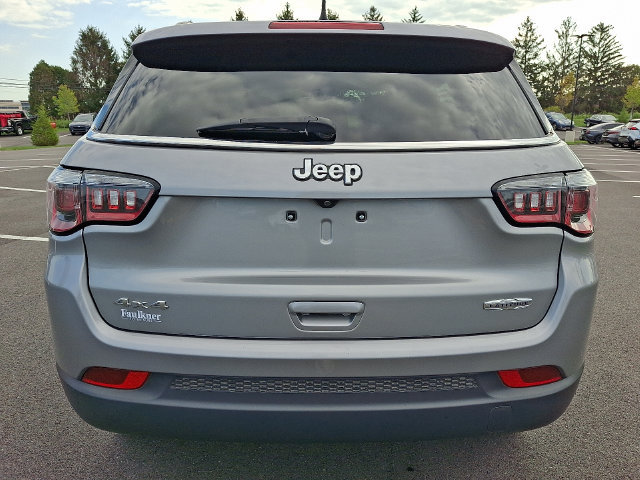 Used 2020 Jeep Compass Latitude w/ Popular Equipment Group AWD/4WD image 6