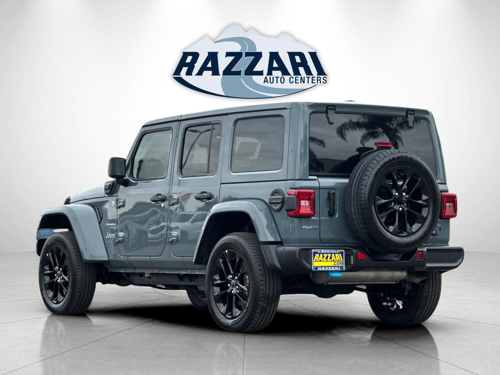 Used 2024 Jeep Wrangler Unlimited Sahara AWD/4WD image 5