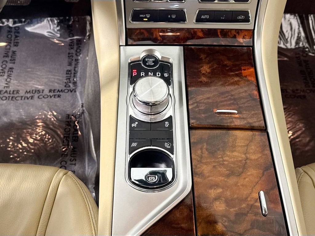 Used 2012 Jaguar XF image 18