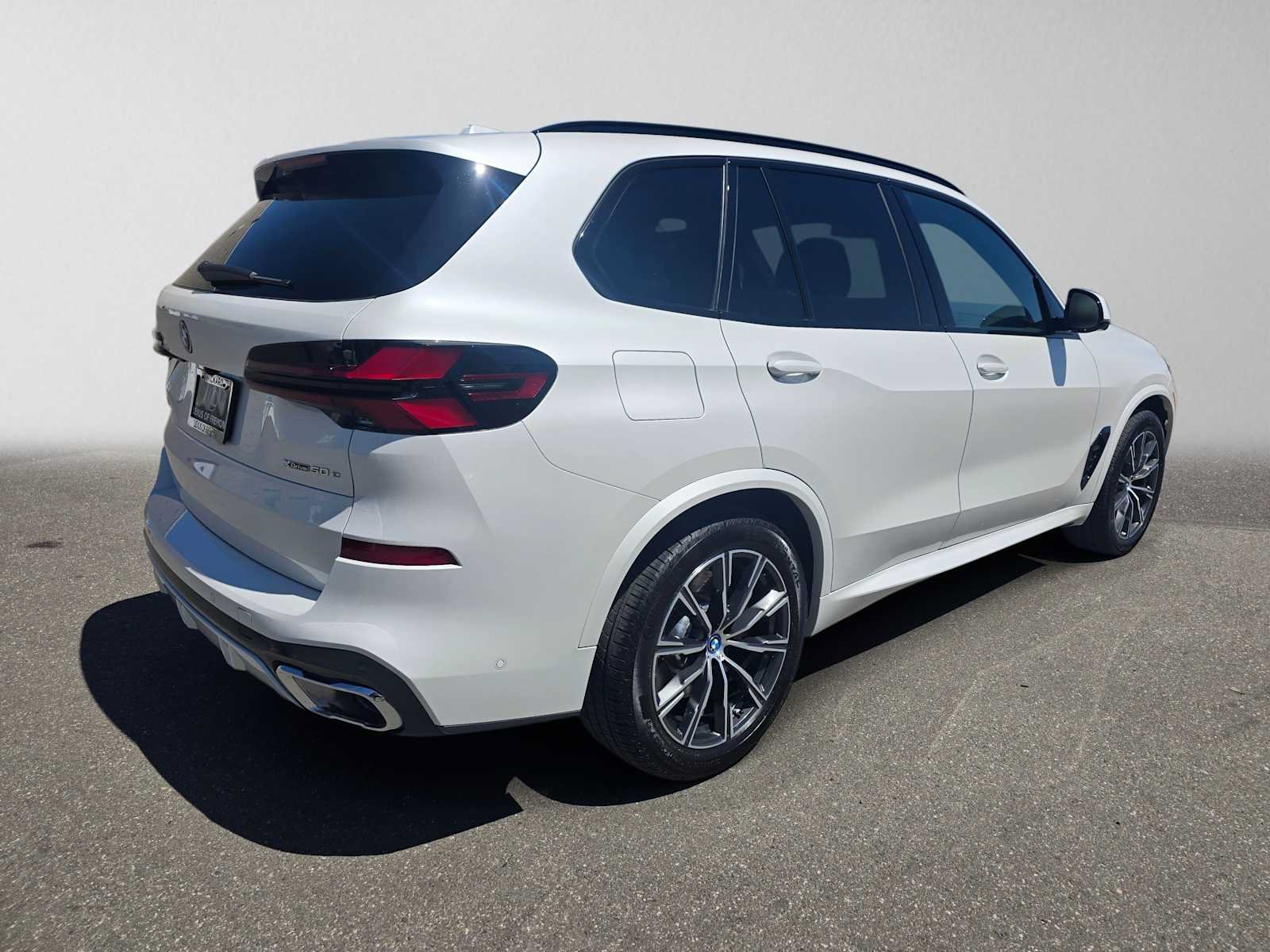 Used 2024 BMW X5 xDrive50e w/ M Sport Package AWD/4WD image 3