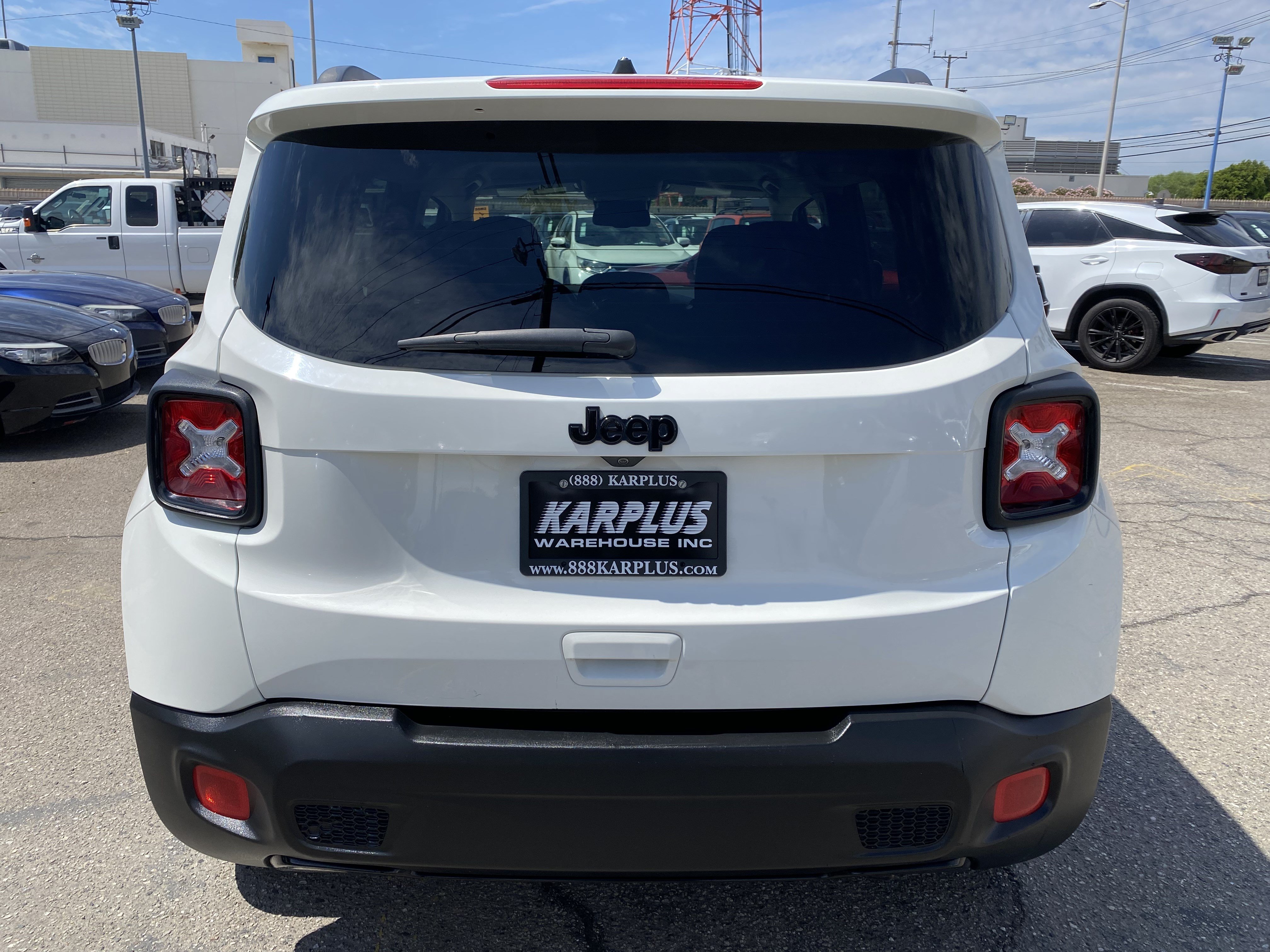 Used 2018 Jeep Renegade Altitude w/ UConnect 8.4 Nav Group FWD image 11