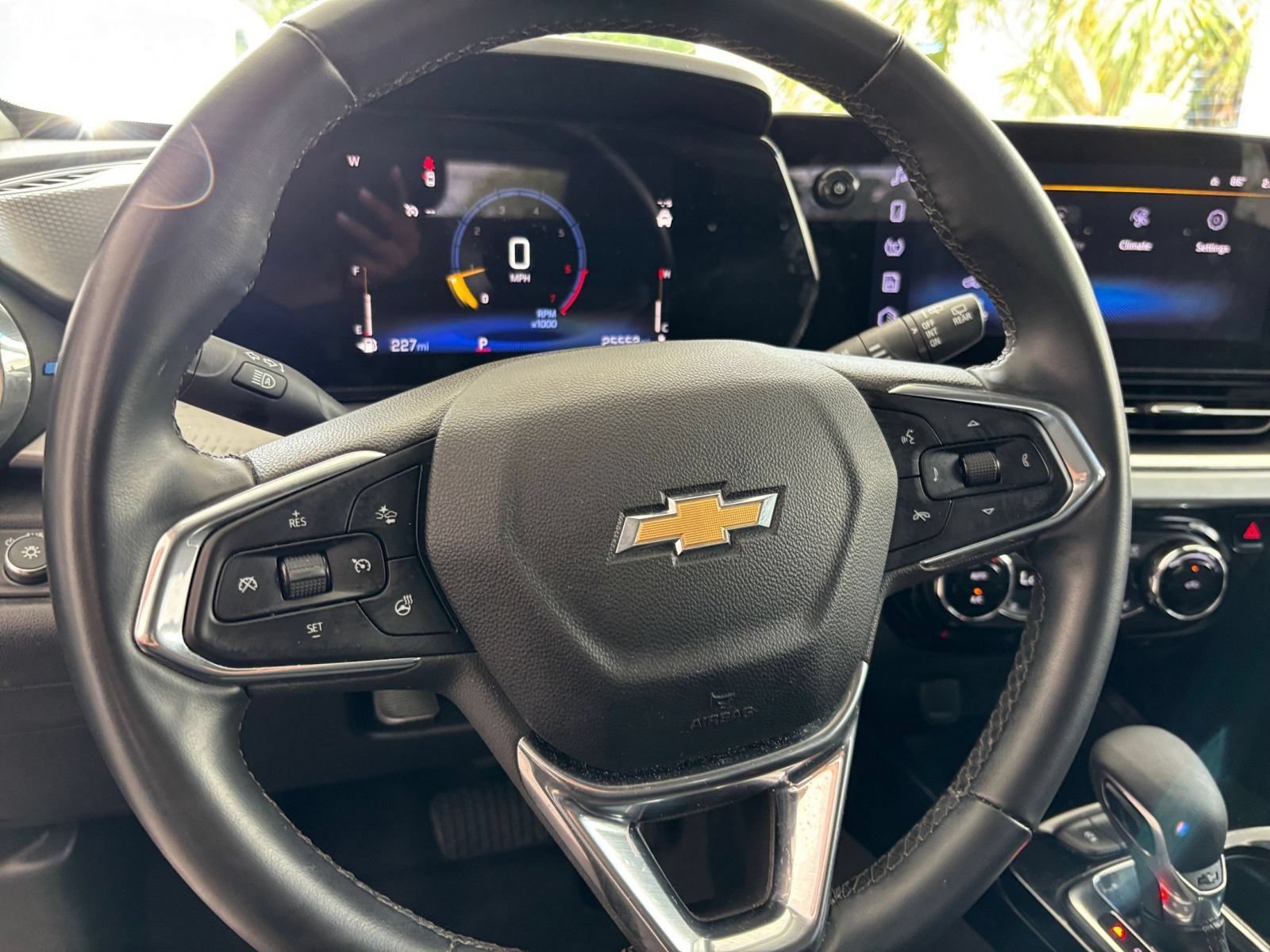 Used 2025 Chevrolet Trax LT w/ LT Convenience Package FWD image 27
