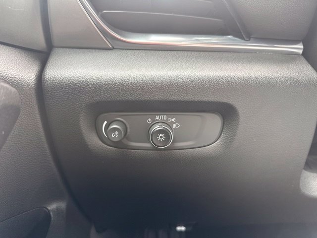 Used 2022 Chevrolet Traverse LT FWD image 17