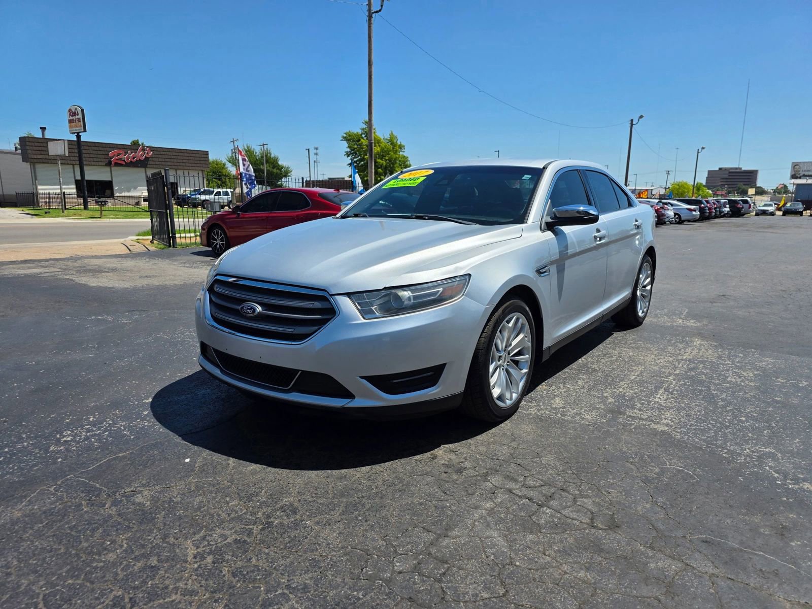 Used 2017 Ford Taurus Limited FWD image 1