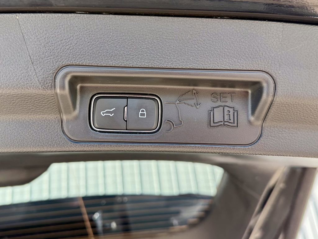 Used 2025 Ford Explorer ST-Line w/ ST-Line Street Pack image 19